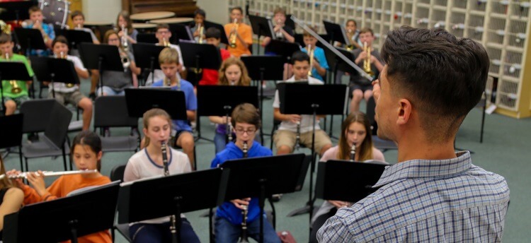 Read more about the article Tips for Leading a High School Band and Choir Trip as a First-Year Music Teacher